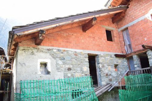 Casale in Vendita a Brusson