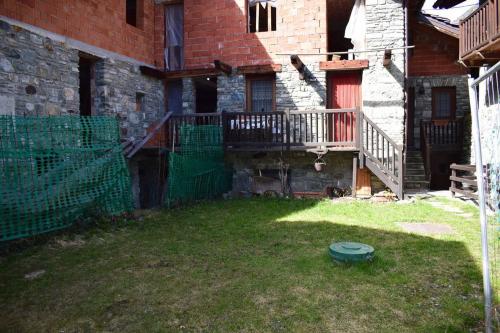 Casale in Vendita a Brusson