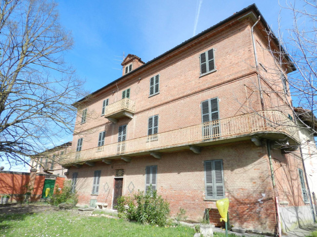 Cascina in Vendita a Scurzolengo