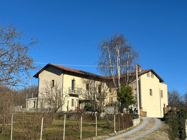 Casale in Vendita a Cravanzana