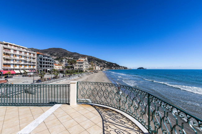 Apartment for Sale to Alassio