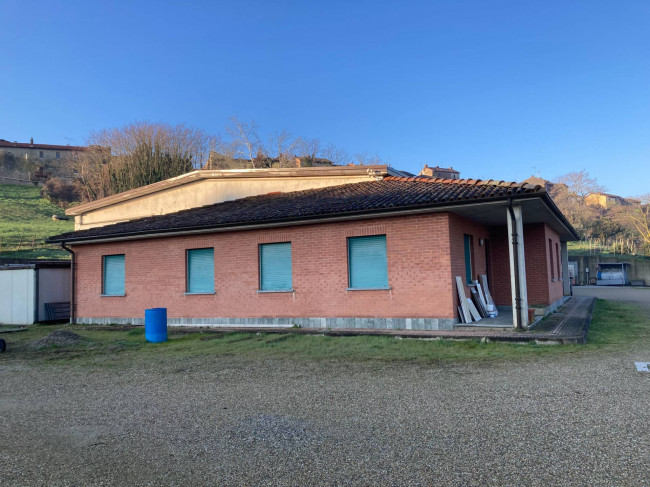 Capannone in Vendita a Grana