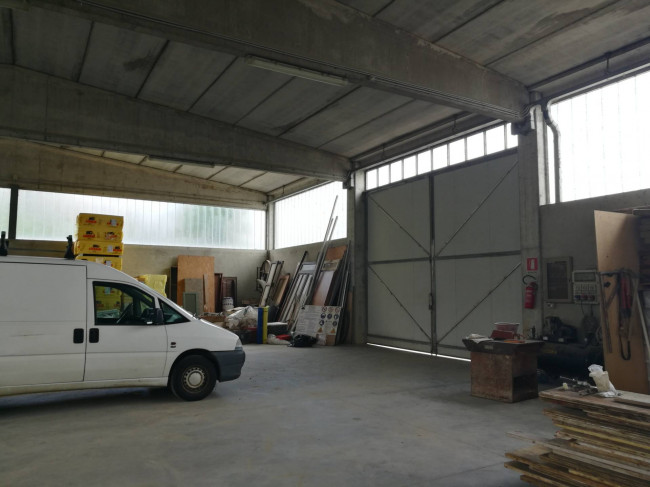 Capannone in Vendita a Grana