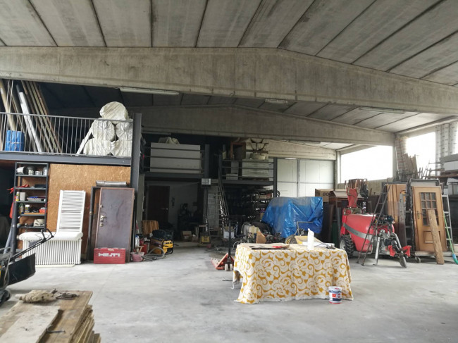 Capannone in Vendita a Grana