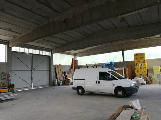 Capannone in Vendita a Grana