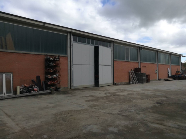 Capannone in Vendita a Grana