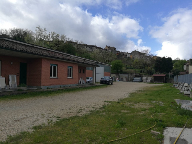 Capannone in Vendita a Grana