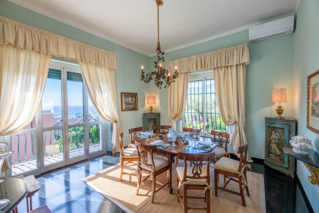 Villa in Vendita a Santa Margherita Ligure