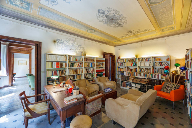 Palazzo Storico in Vendita a Dogliani
