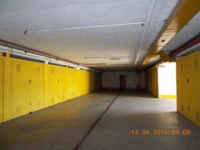 Box o garage in vendita a Beinasco