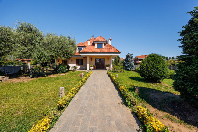 Villa in Vendita a Caselle Torinese