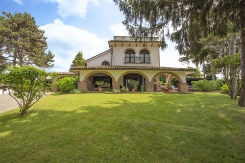 Villa for Sale to Mongardino