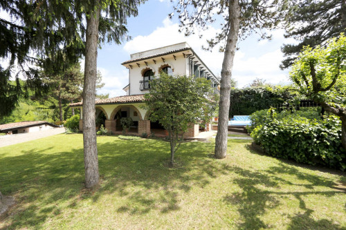 Villa in Vendita a Mongardino