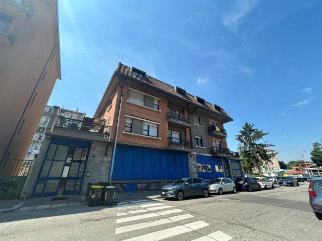 Entire buildng for Sale to Torino