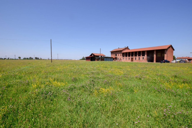 Casale in vendita a Villanova d'Asti