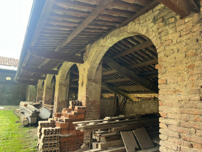 Cascina in Vendita a Robella
