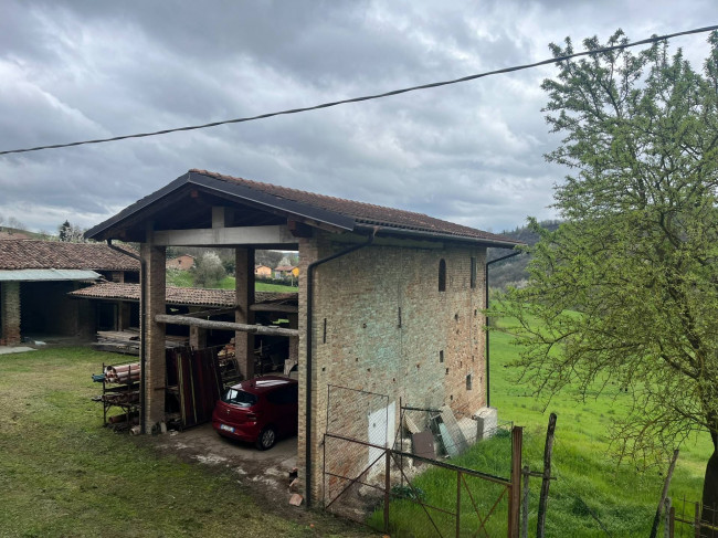 Cascina in Vendita a Robella