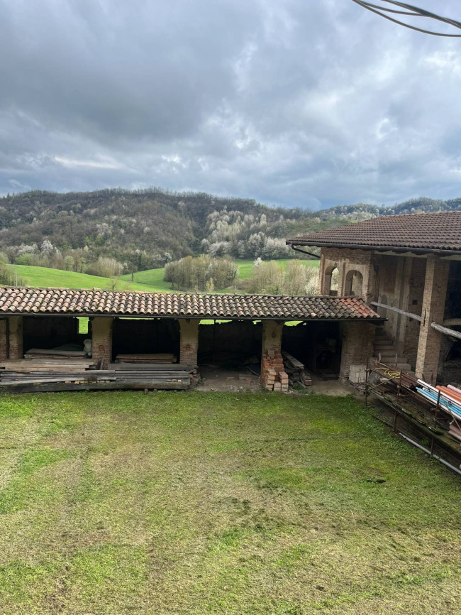 Cascina in Vendita a Robella