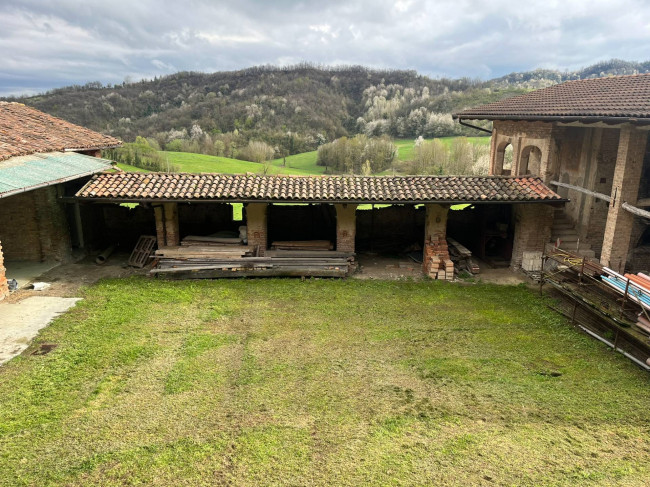 Cascina in Vendita a Robella
