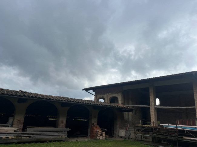 Cascina in Vendita a Robella