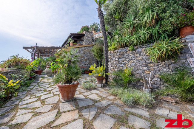 Villa in Vendita a Recco