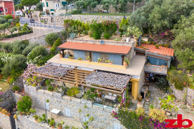 Villa in Vendita a Recco