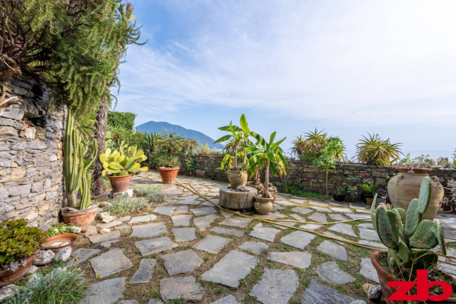Villa in Vendita a Recco