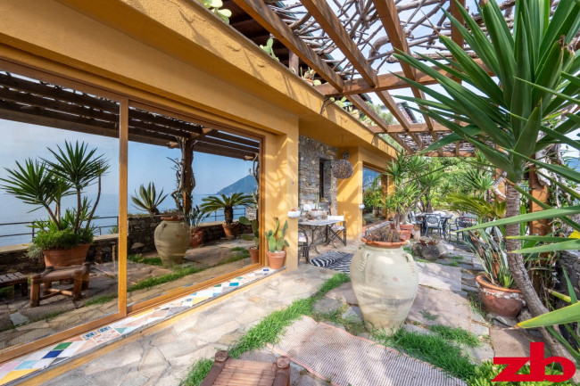 Villa in Vendita a Recco