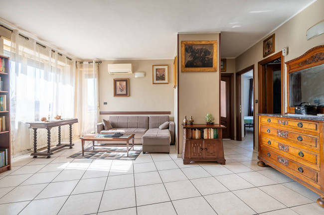 Apartment for Sale to Torino