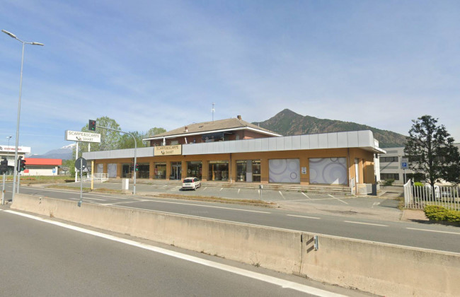 Locale commerciale in Vendita a Rosta