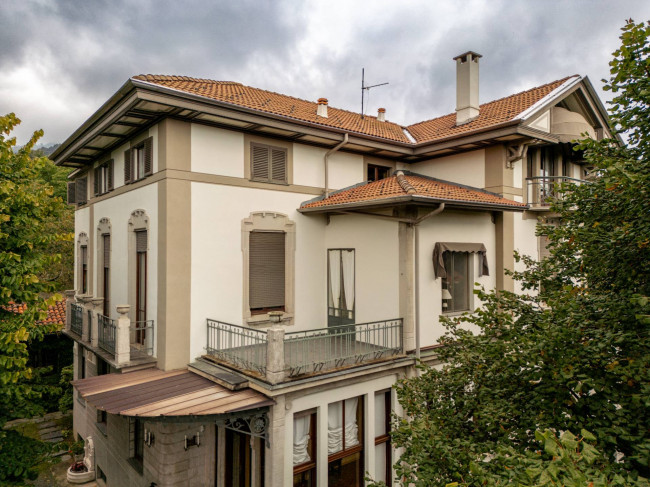Villa in Vendita a Pollone