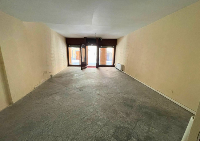 Commercial Property for Rent to Mondovì