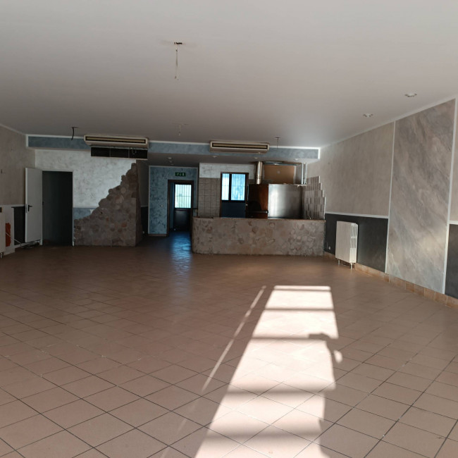 Attività Commerciale in vendita a San Francesco al Campo
