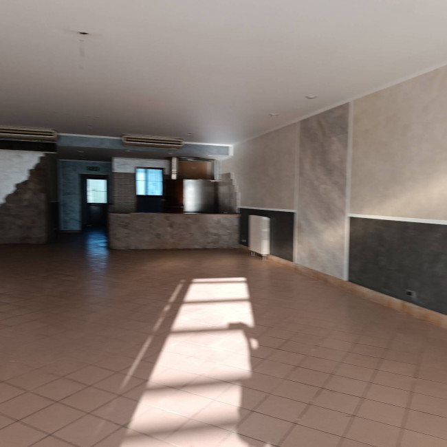 Attività Commerciale in vendita a San Francesco al Campo