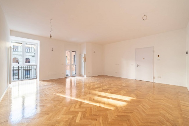 Apartment for Sale to Milano