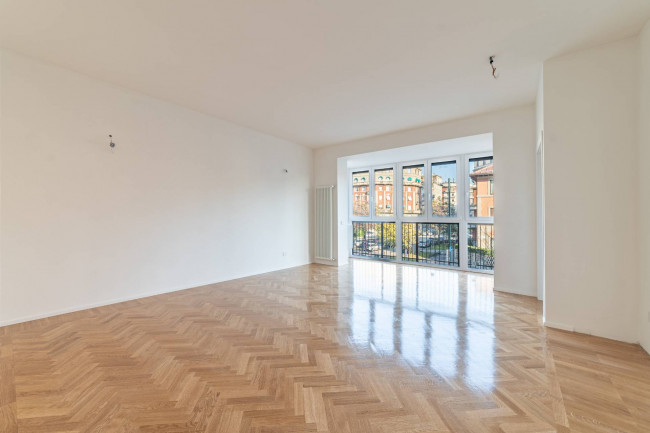 Apartment for Sale to Milano