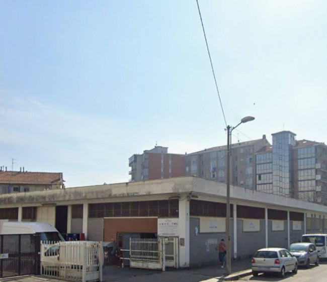 Struttura Commerciale in affitto