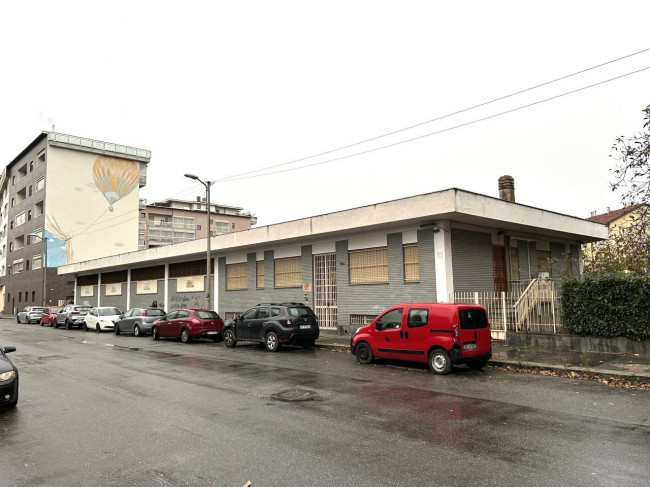 Struttura Commerciale in affitto