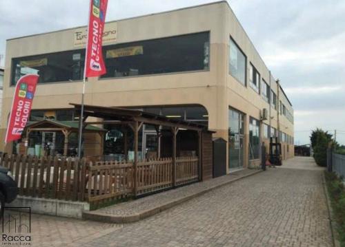 Locale commerciale in Vendita a Fossano