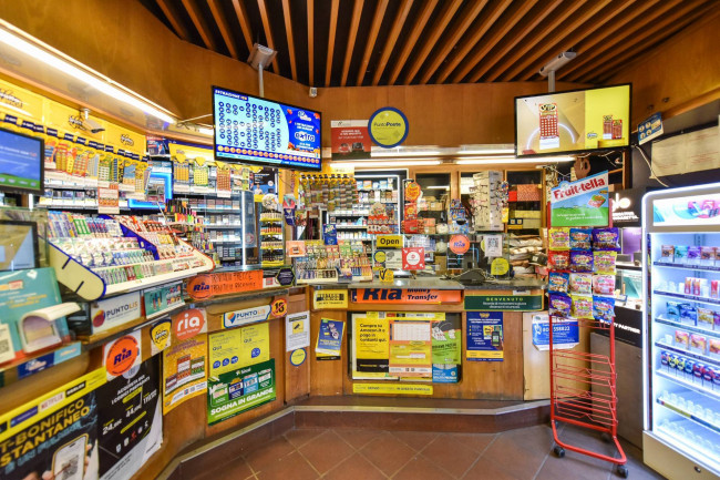 Attività Commerciale - Tabaccheria in Vendita a Torino
