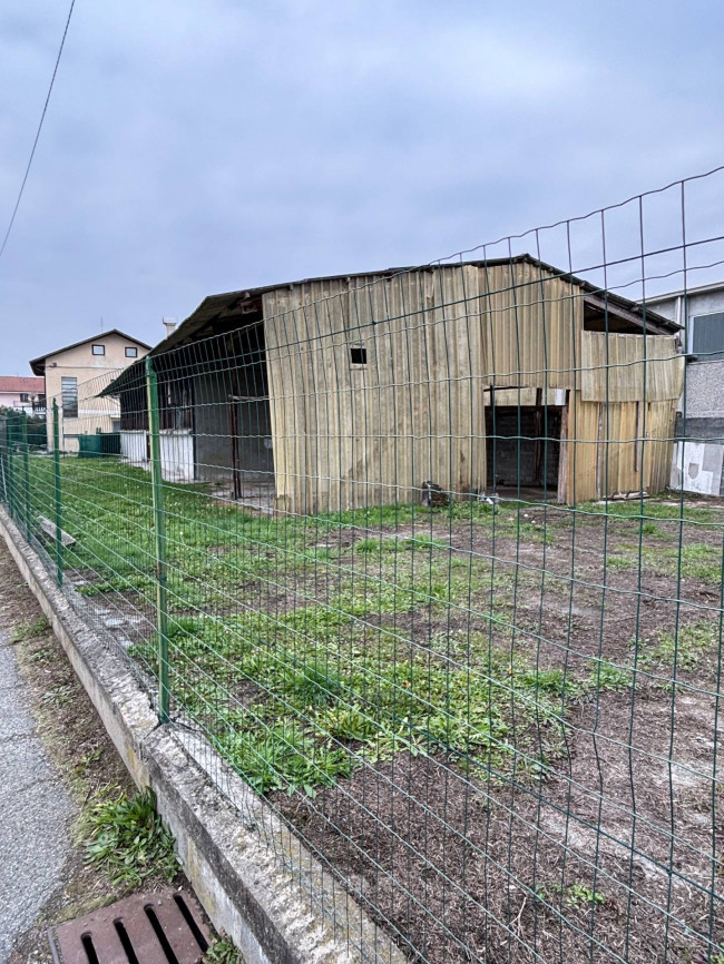 Capannone in Vendita a Ciriè