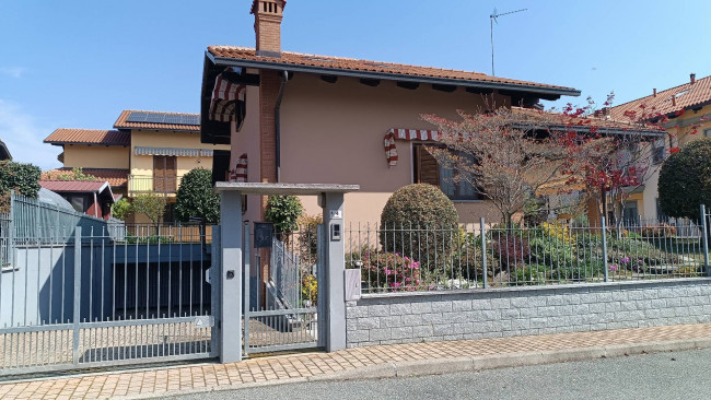 Villa in Vendita a San Francesco al Campo