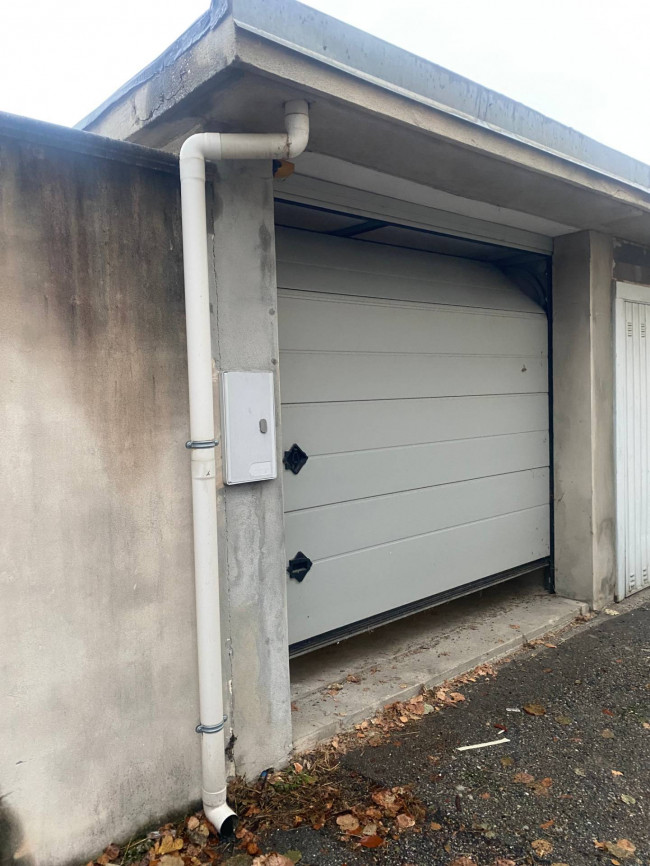 Box o garage in Vendita a Canelli