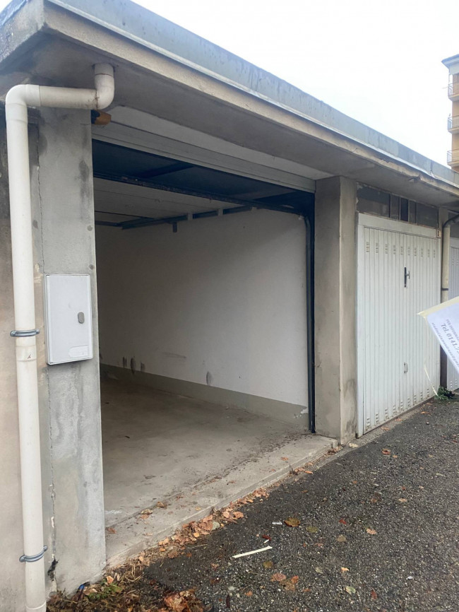 Box o garage in Vendita a Canelli