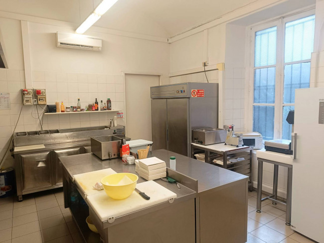 Attività Commerciale - Alimentari - Gastronomia in Vendita a Torino