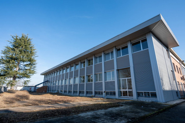 Capannone in Affitto a Volpiano