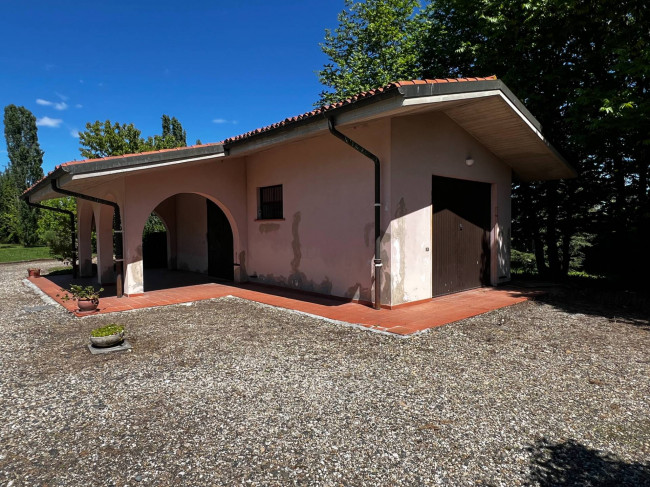 Villa in Vendita a Valenza