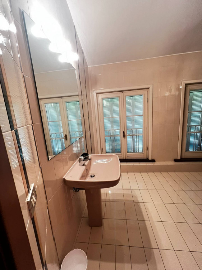 Villa in Vendita a Valenza