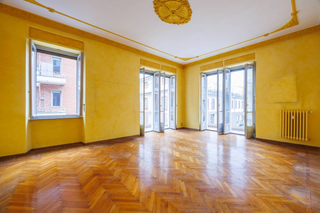 Apartment for Sale to Torino