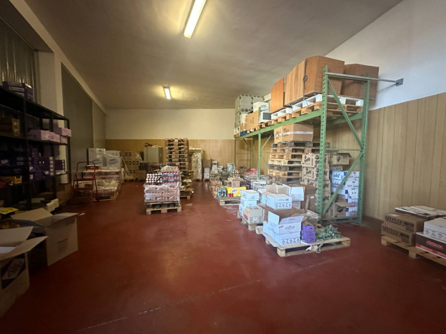 Magazzino in vendita